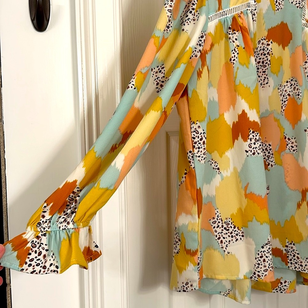 Cute blouse - Picture 2 of 3